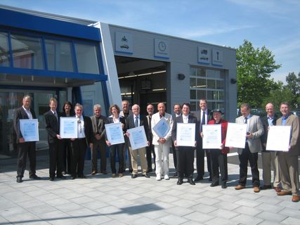 Übergabe der ersten Urkunden 2007 in der Gläsernen Werkstatt des TÜV Rheinland in Köln